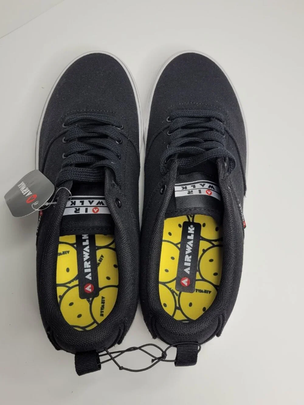 Airwalk men's black canvas lace up casual skate shoes size 10.5 NWT